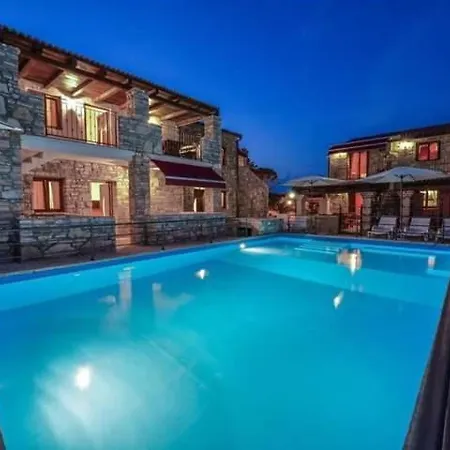 With Pool, Appartement Vir