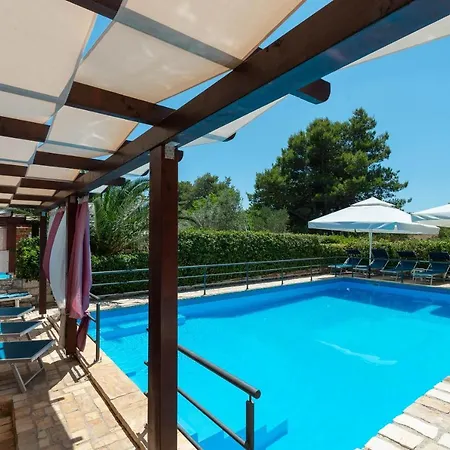 With Pool, Appartement Vir