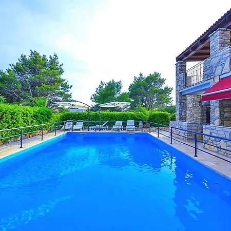 Appartement With Pool, Vir
