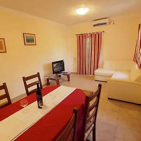 With Pool, Appartement *