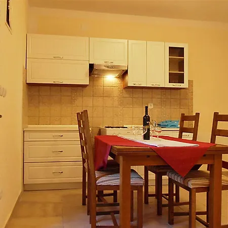 With Pool, Appartement Vir